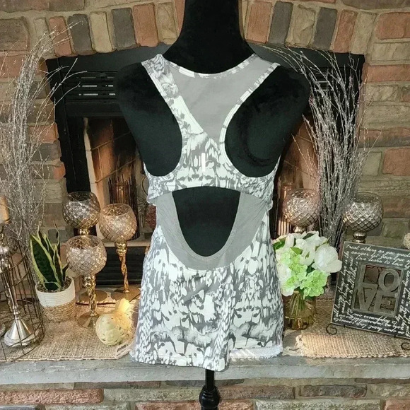 Lole White and Gray Scoop Neck Sleeveless Tank Top - Picture 3 of 6